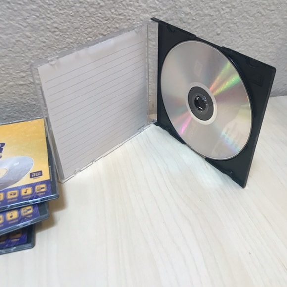 DVD+R recordable discs in cases. 16x speed. 120 minutes. 4.7 GB. Set of 6. - Picture 2 of 3